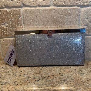 Amici Clutch